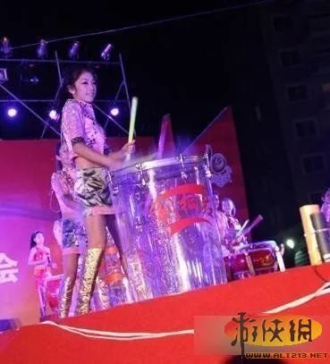 宅男新宠“打鼓妹”曾佳琪爆红网络 秒杀奶茶MM