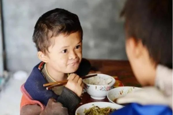 “小马云”经鉴定为智力二级残疾，已申请办理残疾证，这是什么原因造成的？