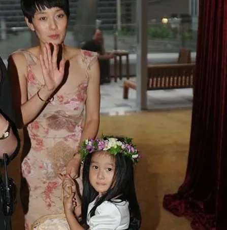 马伊琍孩子照片曝光 她与文章离婚是真的吗