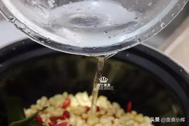 电饭煲能够煲压猪蹄吗？知道的能不能把过程写出来？