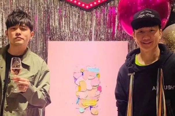 林俊杰过40岁生日,周杰伦带娇妻昆凌现身,他们之间有着怎样的深厚友谊?