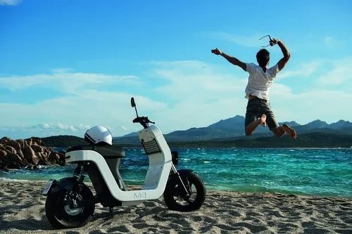 浪漫优雅：感受下来自意大利的ME scooter电动车