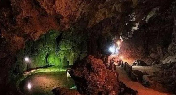 尸骸遍地走3小时无尽头的重庆洞穴，隐藏了什么秘密？