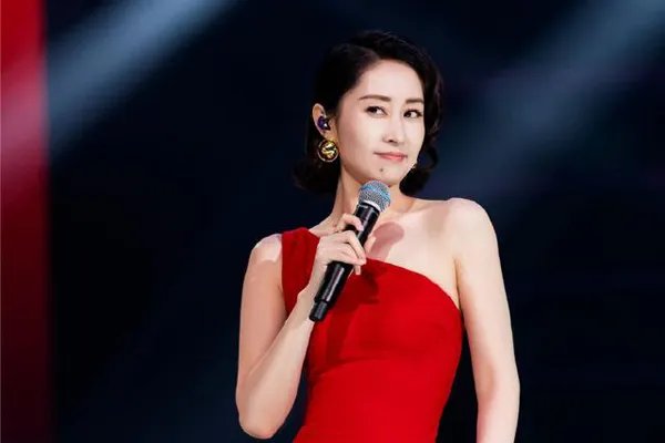 刘敏涛表情管理上热搜，是有意为之还是真性情？