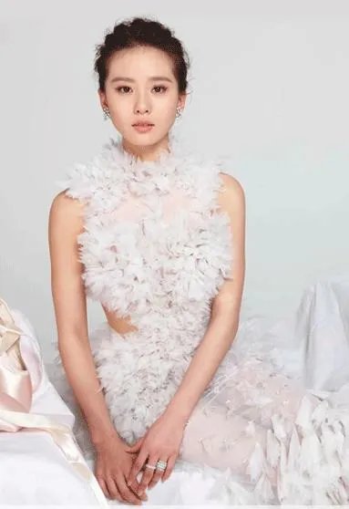 中国设计师兰玉的婚纱有名吗？有哪些女明星穿过？