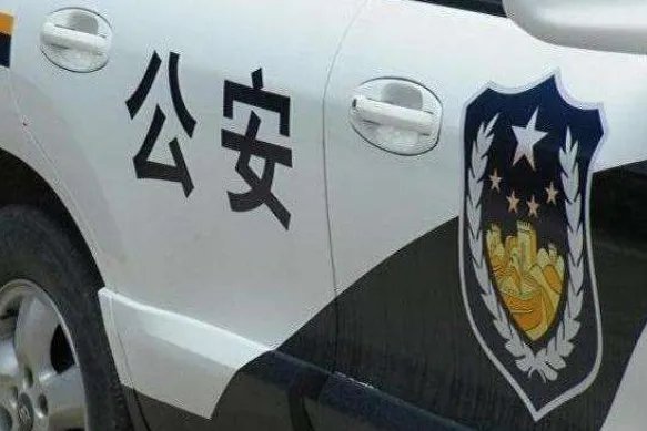 江苏建湖一面包车内发现女尸是怎么回事？