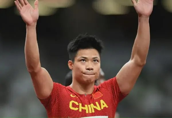 苏炳添晒与妻子结婚五周年合照,他的妻子有什么背景吗?