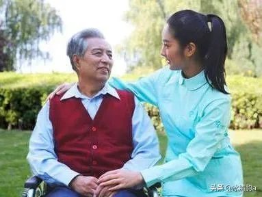 妻子回娘家照顾年迈的父亲，我却过起了单身生活，我该怎么办？