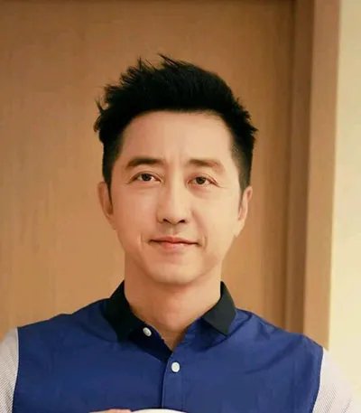 吴莫愁伊能静坐同桌尴尬十足 网友调侃称哈林快来