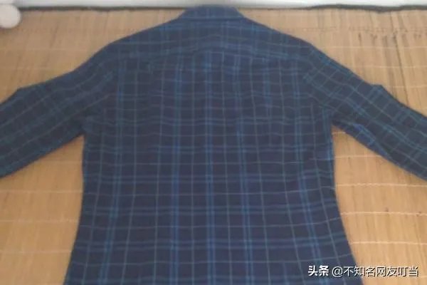 如何叠长袖的衣服？