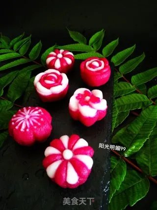 莲蓉花朵和果子