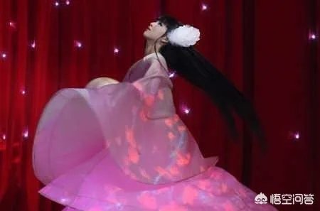 曾经在春晚舞台惊艳众人的小彩旗，现在怎么样了？