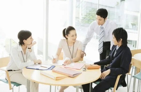 拼多多回应员工加班猝死，如今社会拿钱换命是不是常态？