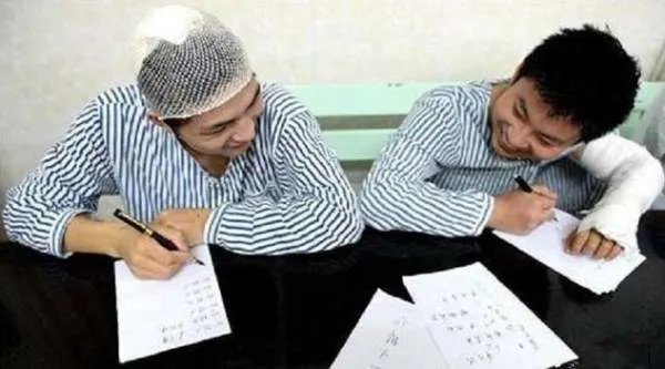 6年前因夺刀救人，从而错过高考的2位少年，后来如何了？