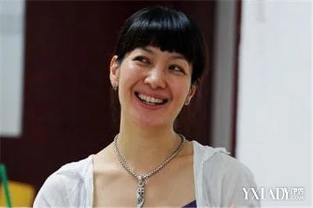 胡军自称喜欢老婆的开朗不会让老婆为家庭自我牺牲