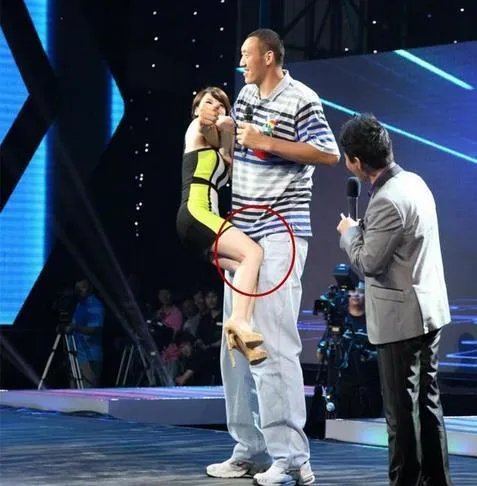 孙明明和姚明哪个高