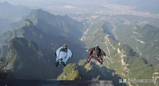 女大学生在张家界翼装飞行失踪,定位和手机都没带,生还的可能性大吗?