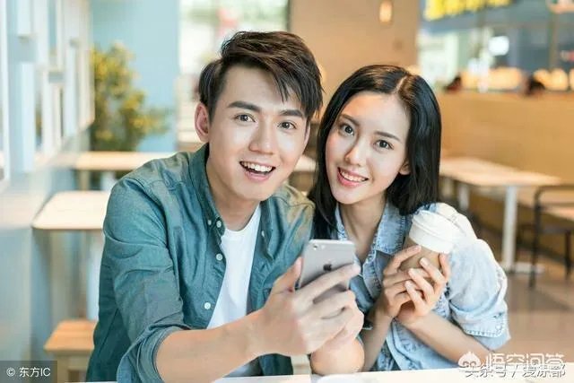 晚上睡前夫妻二人各自看着自己的手机，是什么心理？