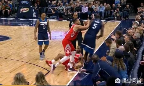 保罗被凶狠推搡，格林为兄弟出头遭驱逐，你如何评价？