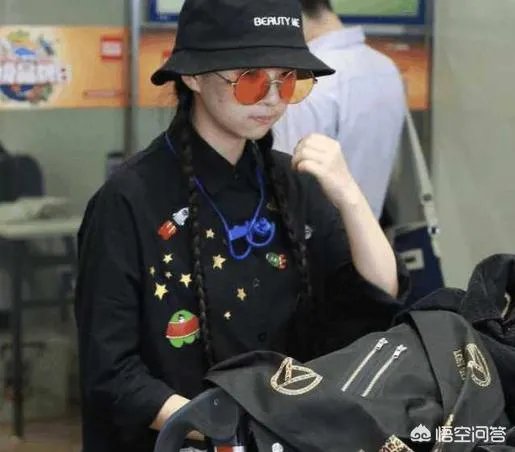 曾经在春晚舞台惊艳众人的小彩旗，现在怎么样了？