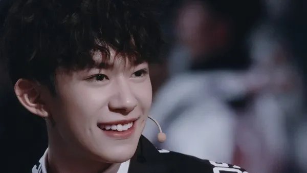 易烊千玺社交平台晒泥塑作品，他为什么这么多才多艺？