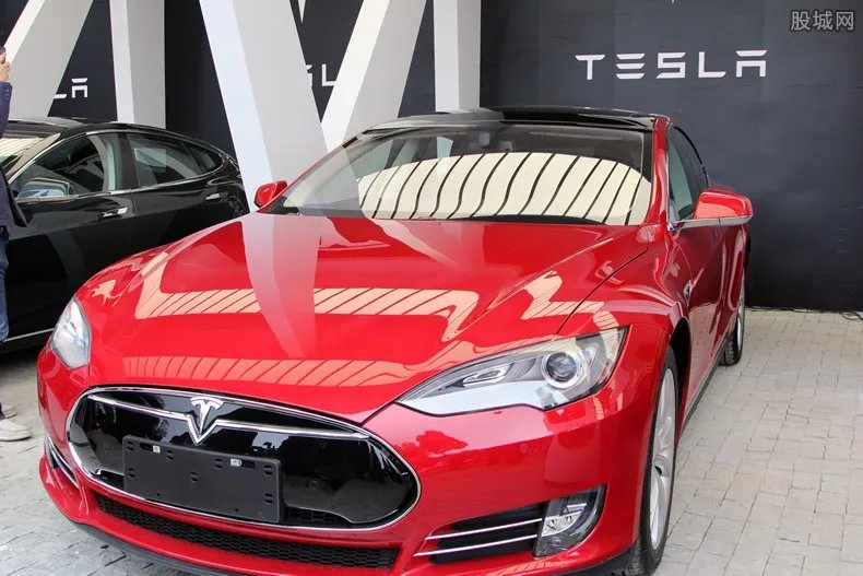 特斯拉暴跌460亿 公司声势浩大但举步维艰