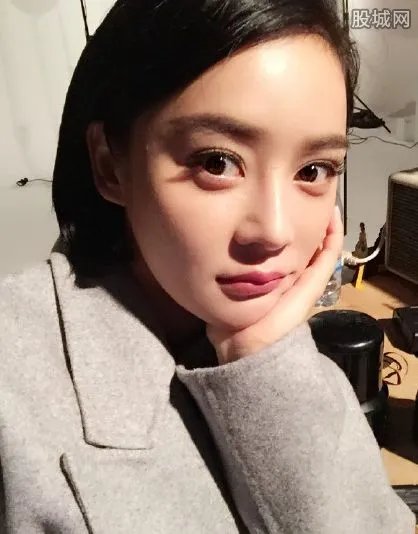 袁姗姗整容前后照片 多个部位动过刀