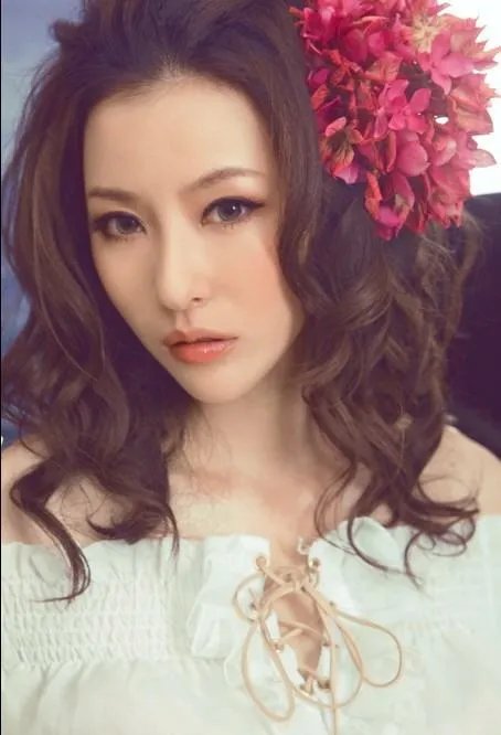 爱情公寓3酒吧女服务员