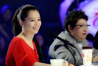 为走红不惜身份作假，冒充草根多年，韩红一怒之下将其轰下台，是谁？