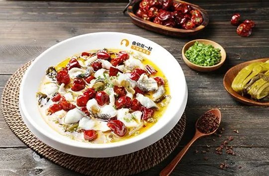 开个酸菜鱼加盟店，不需要太大的，大概投资要多少钱啊？