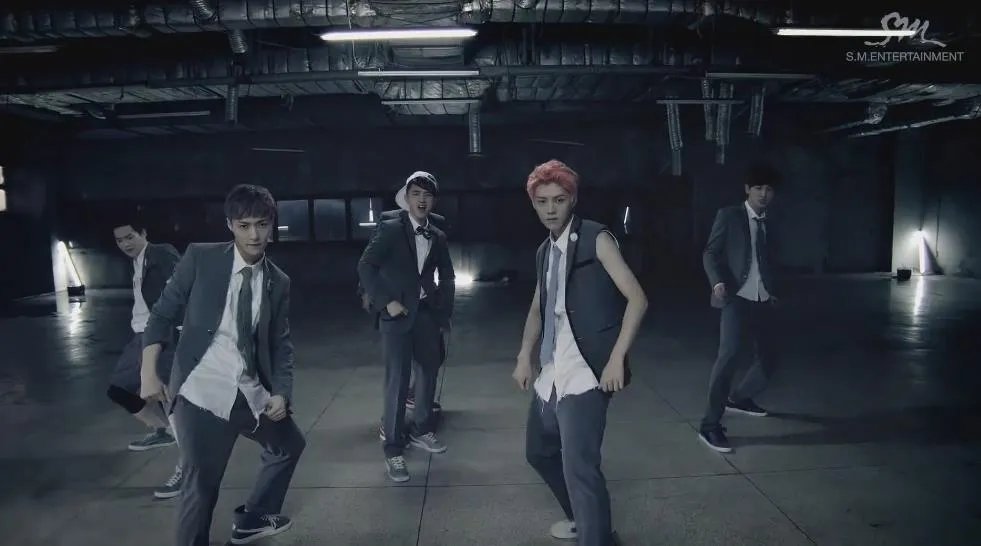 咆哮剧情版mv解析（EXO《咆哮》到底多厉害）