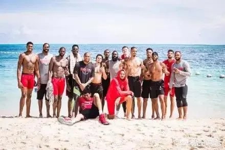 火箭战活塞,骑士,奇才,哈登关键时刻失误导致球队三连败,怎么评价哈登这样的表现?