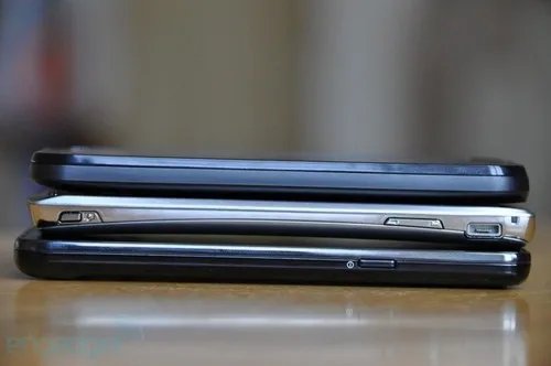 GALAXY S II最薄 3大品牌机皇对比图赏