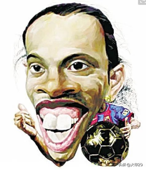 小罗连续4次踢中门柱弹回脚下的视频，你认为是真的吗？