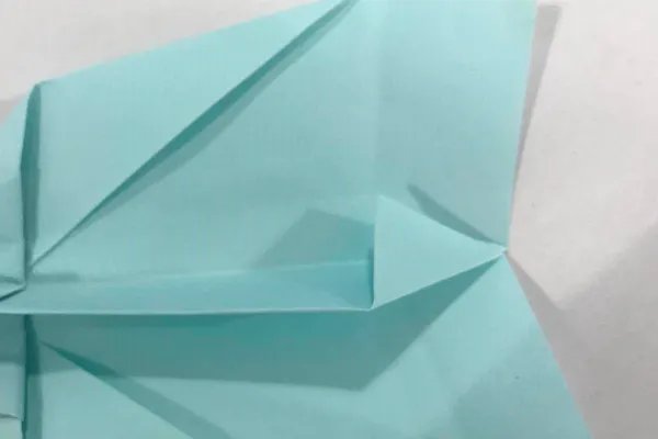 “开学第一课”中的歼15纸飞机怎么折