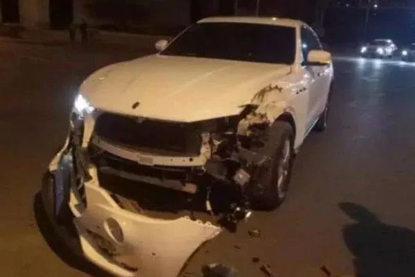 玛莎拉蒂撞宝马致2死4伤,醉驾女司机仅判无期是不是太少了?