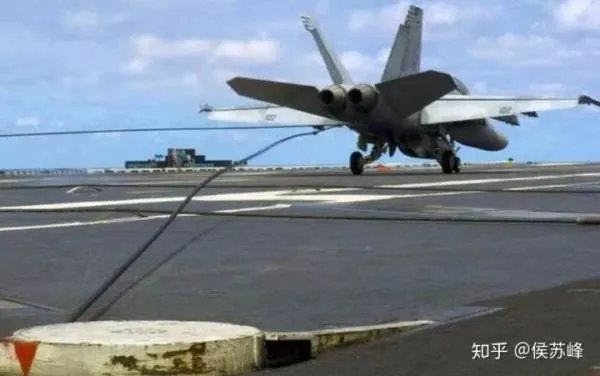 航母舰载机起降到底有多复杂？为什么说“它”的危险系数最高？
