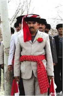 印度结婚迎亲时亲友开枪庆祝，新郎却爆头惨死，你怎么看？