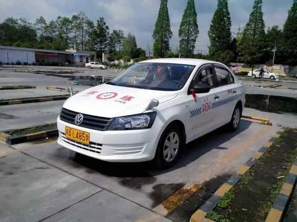 知名驾校猪兼强破产后，学院的学费还能退吗，该怎么退？