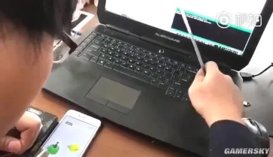 微信跳一跳小游戏惊现“物理外挂” 用法简直绝了