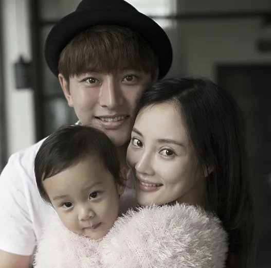 贾乃亮李小璐为女儿庆生，母女俩旗袍造型好淑女，少女初长成，你心动了吗？