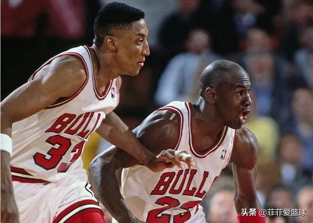 乔丹在打不过活塞时，选择和同届的奥拉朱旺抱团，可以几个冠军？