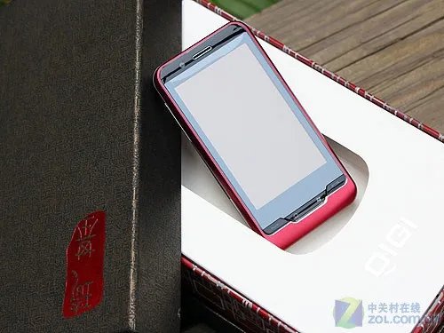 1GHz核心+C/G双模 静默红琦基V880评测