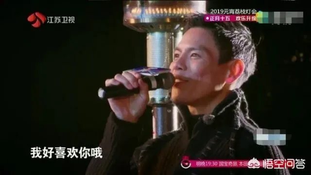 如何看待向佐和郭碧婷的恋情，你觉得他们般配吗？