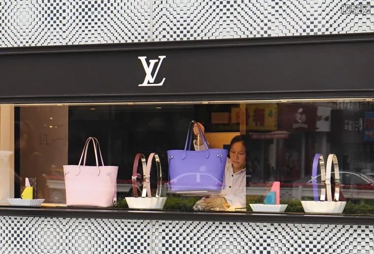 LV总裁成全球首富 阿尔诺资产1170亿美元