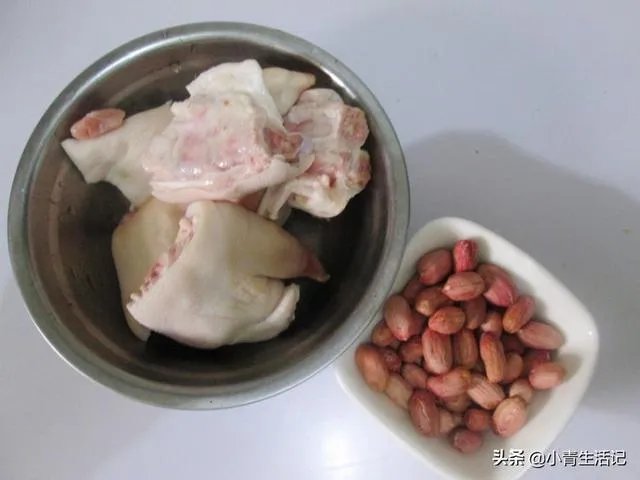 电饭煲能够煲压猪蹄吗？知道的能不能把过程写出来？