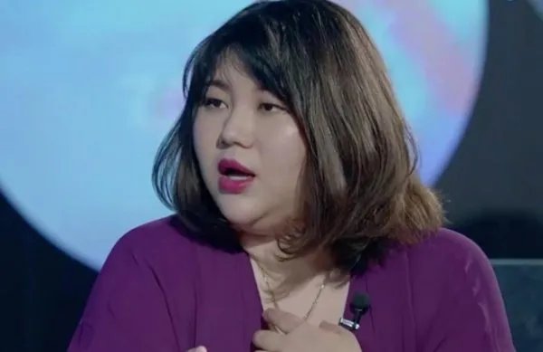 杨天真因衣领太低被禁播怎么回事?