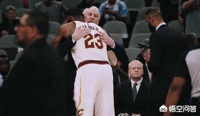 波波维奇妻子去世，詹姆斯得知消息后为何眼含泪水差点哭出来？