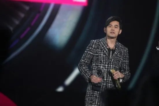 周杰伦下跪求婚 唯美过程曝光