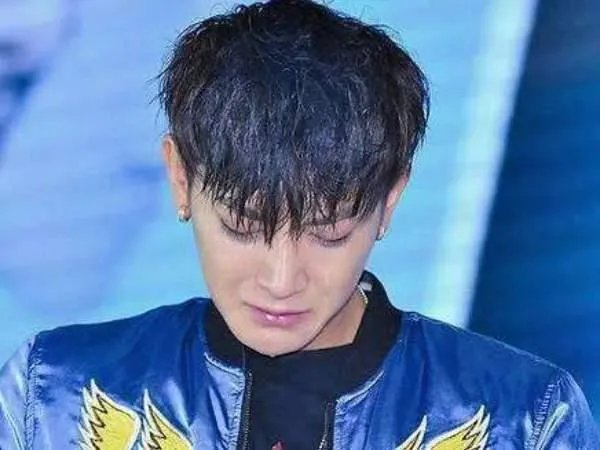 落魄时靠4万本金东山再起，死后身价200亿，黄子韬父亲是怎么发家的?